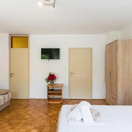 Julia - Apartment Selce