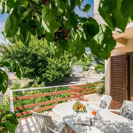 Apartament Julia - *